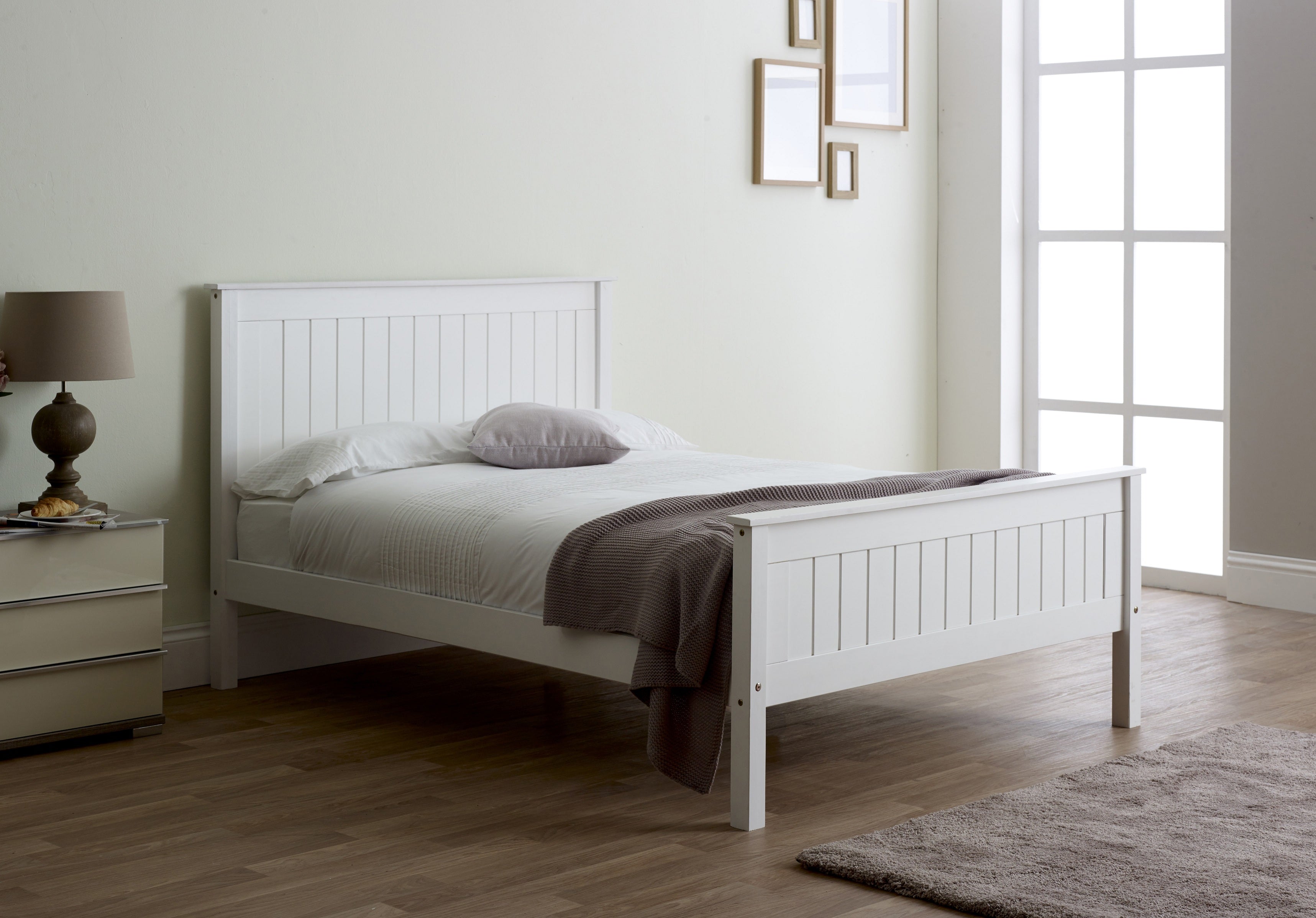 Taurus White H/F Bed